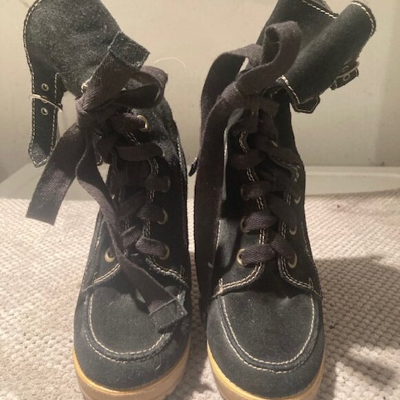 Steve Madden Short laced up boot. - Picture 1 of 4